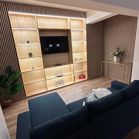 Laurus's House Apartment Rom